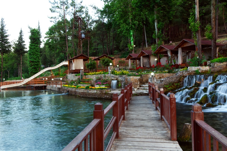 Perge Doğa Evleri Kaydırak ve Havuz