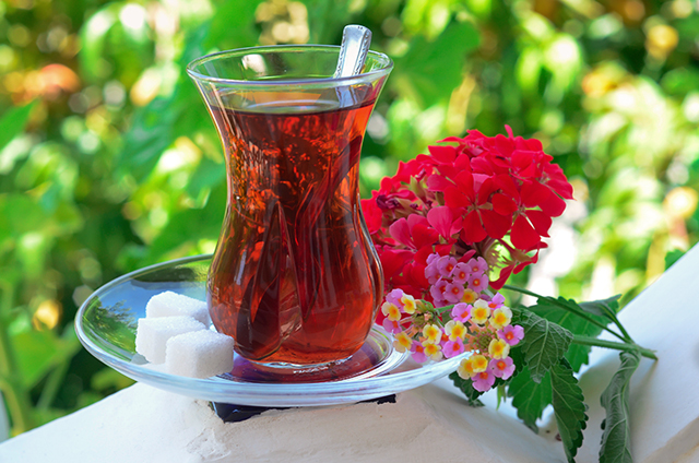 Bir Yaz Günü Çay Saati